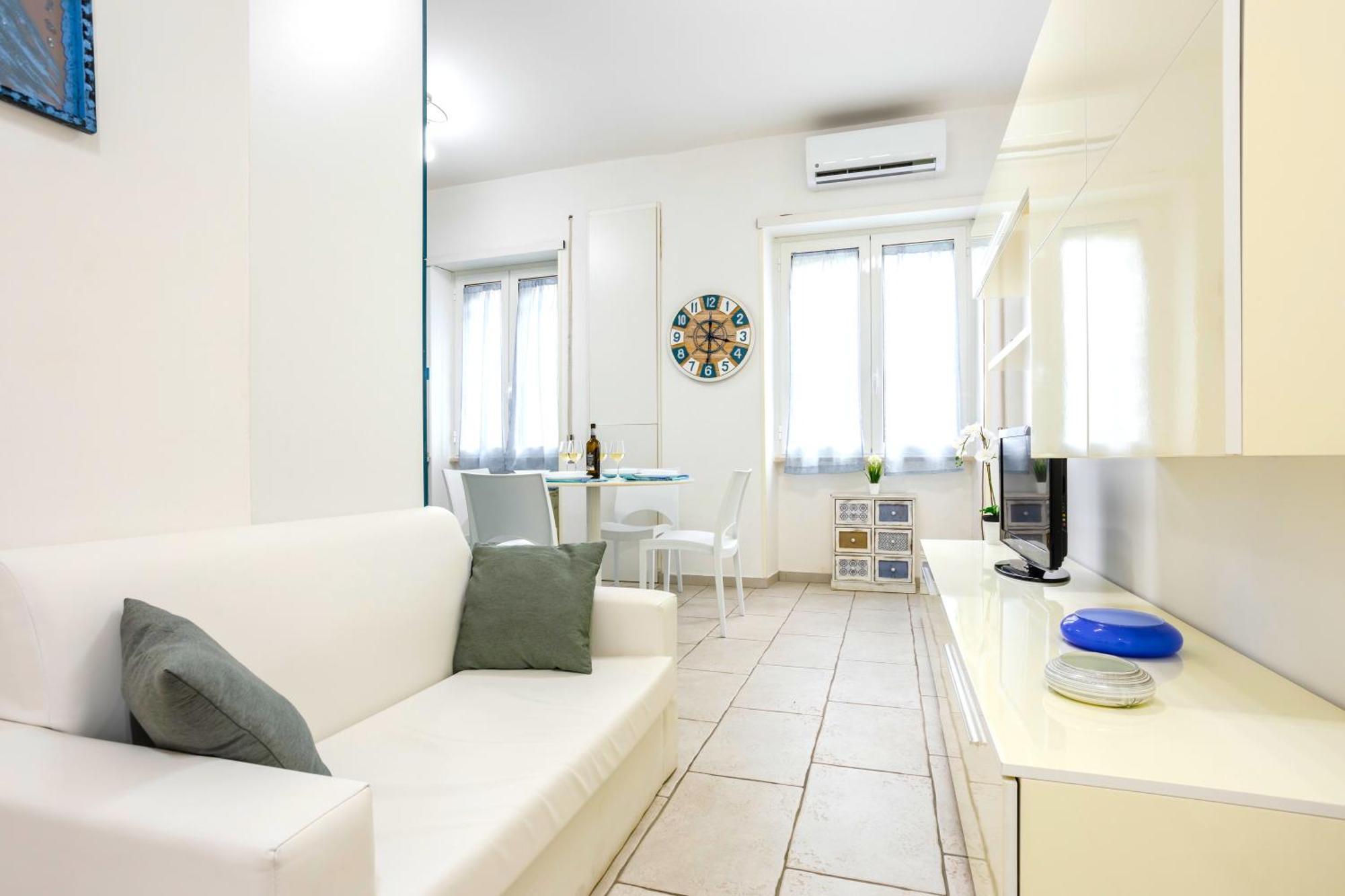 Hostly - Vittoria House - Near The Center With Private Parking Διαμέρισμα Νάπολη Εξωτερικό φωτογραφία